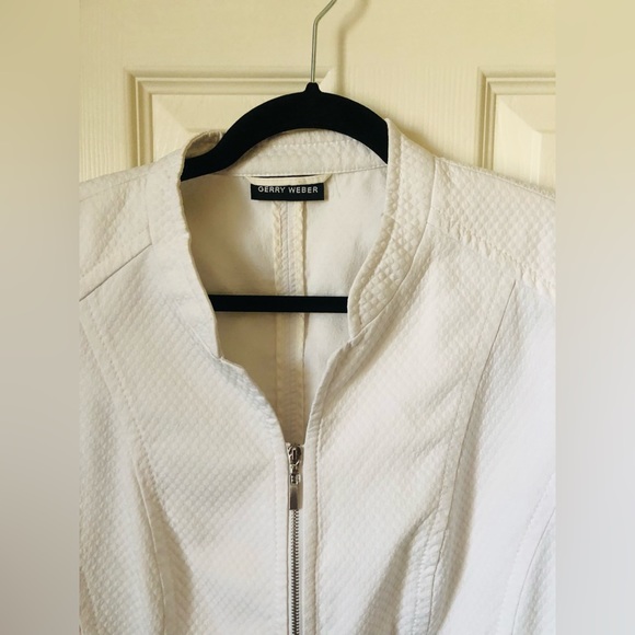 Gerry Webber Size Large white cropped long sleeve full zipper spring jacket - Picture 3 of 6